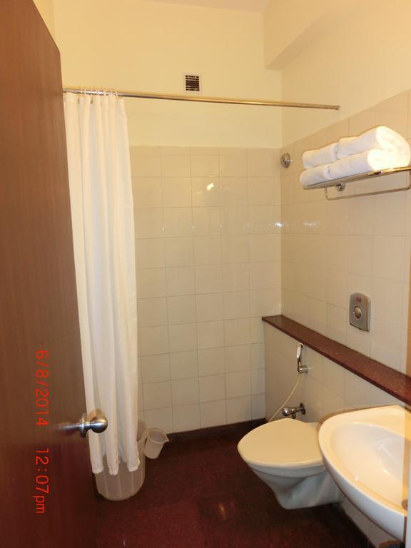 Hotel Thulashi Park Ченай Екстериор снимка