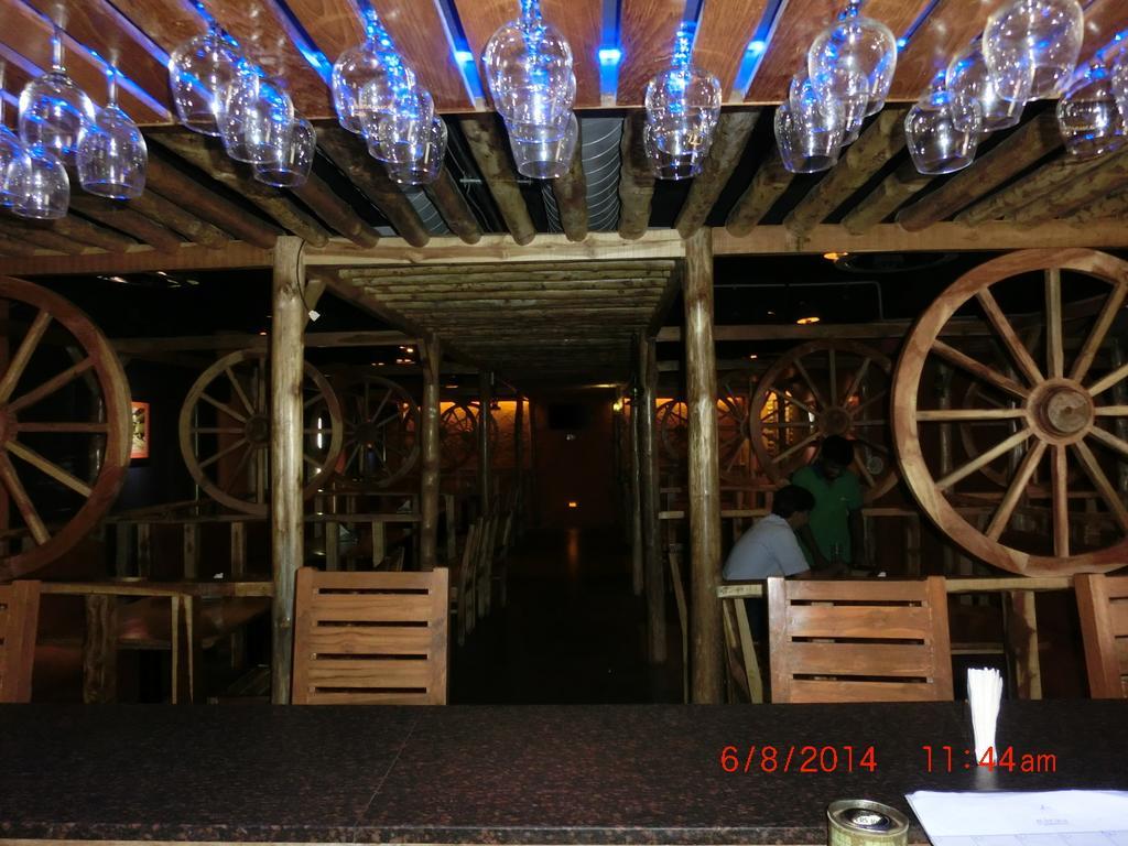 Hotel Thulashi Park Ченай Екстериор снимка