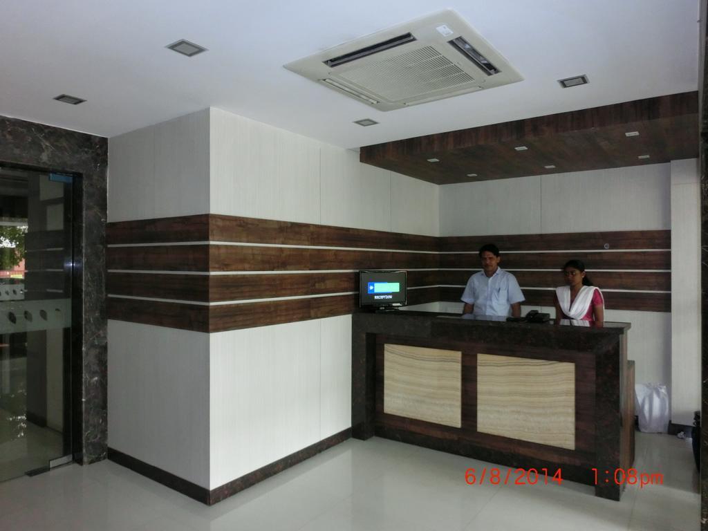 Hotel Thulashi Park Ченай Екстериор снимка