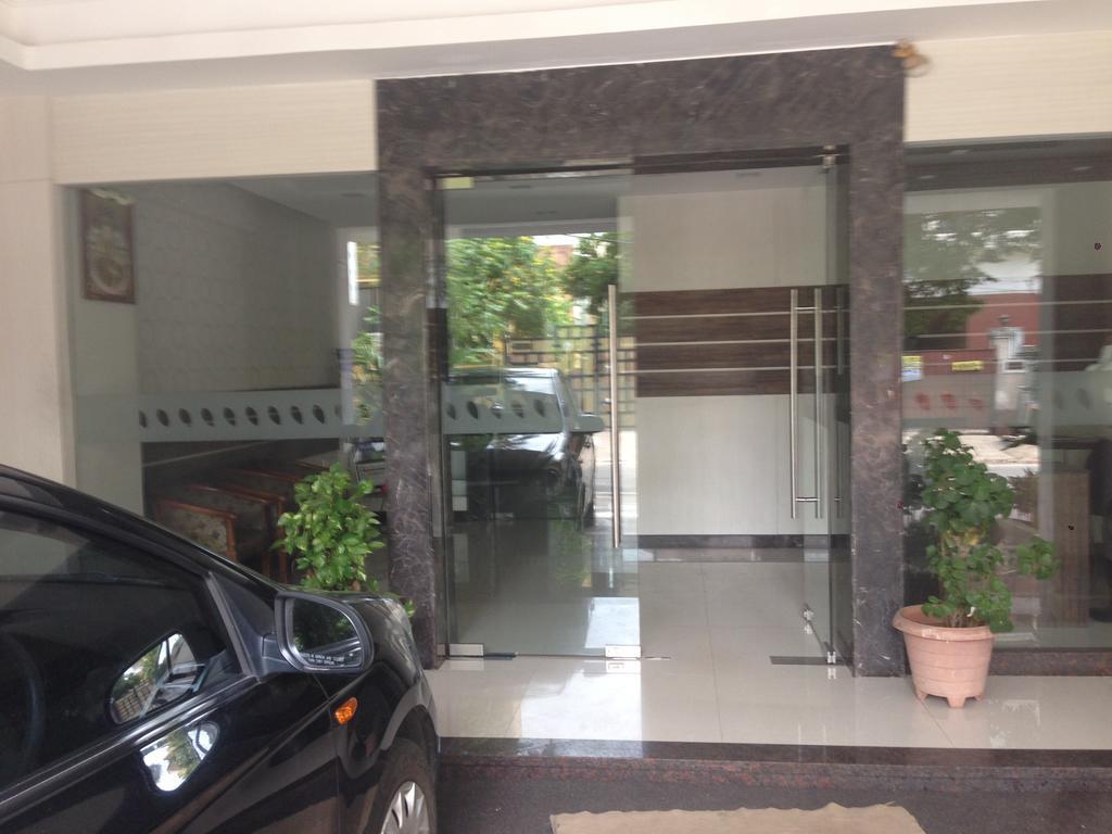 Hotel Thulashi Park Ченай Екстериор снимка